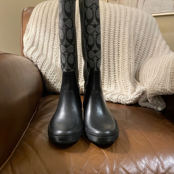 AUTHENTIC Coach Black Rain Boots Size 7 PERFECT condition - Picture 3 of 10